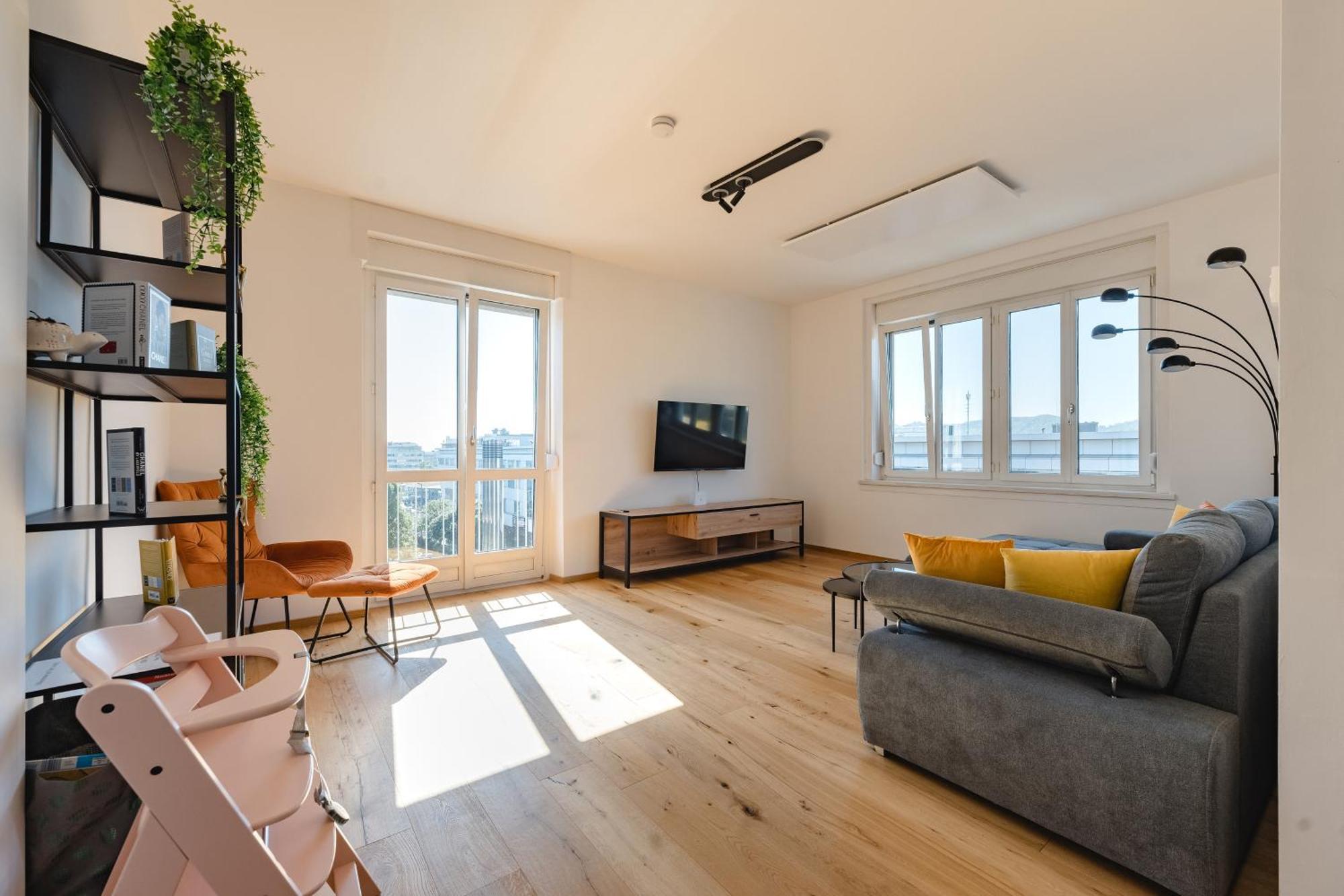 Tamliving Center Luxury 4 Rooms Smart Tv Kitchen Great View กราซ ภายนอก รูปภาพ